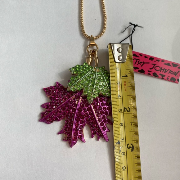 Betsey Johnson Large Maple Leaves Pendant Necklace - Picture 2 of 3